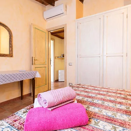 Rustico Degli Ulivi אורוסיי